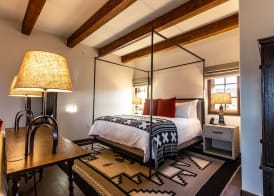 Bishop's Lodge, Auberge Collection 3