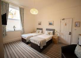 The Kingswood Hotel 5
