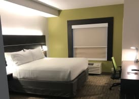 Holiday Inn Express & Suites CHARLOTTE- ARROWOOD by IHG 2