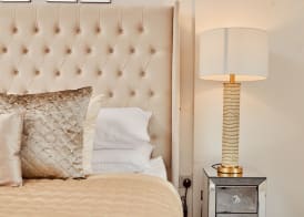 Deluxe City Apt, River Canal View& Free Parking! 2