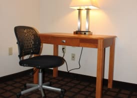 Super 8 by Wyndham Beaumont I-10 College St 4