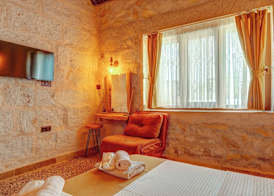 Ceran Stone House 3