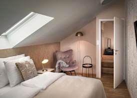 Theatre 9 Apartment by Adrez Living 2