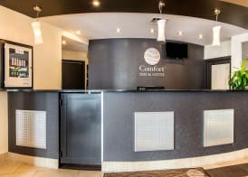 Comfort Inn & Suites 4