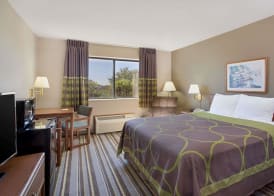 Super 8 by Wyndham Charles City 4