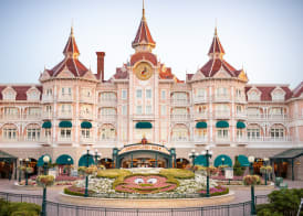 Disneyland Hotel + Tickets 3