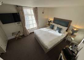 The Old Fourpenny Shop Hotel 3