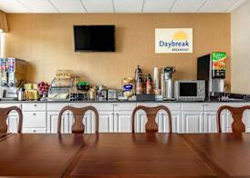 Days Inn by Wyndham College Park 2