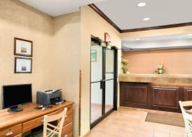 Super 8 by Wyndham Grayville 2