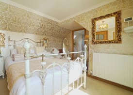 The Old Tramhouse Self Catering Traditional Charming Apartments Located In The Heart Of Historic Stirling For Short-Long Stays In Stirling For Tourism & Events & Contractor Base Stays For Central Belt 5