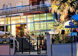HOTEL WELCOME 4