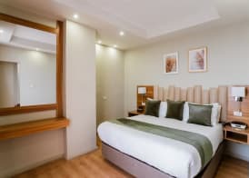 Monarch Hotel 4