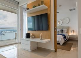 Classy 1 Bedroom Pool & Gym near Downtown 5