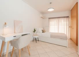 Phaedrus Living: Cozy Flat Koukaki 5