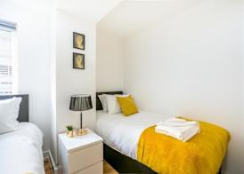 Skyvillion - COZY APARTMENTS in Enfield Town With Free Parking & Wifi 5