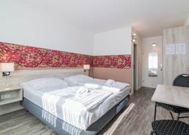 Hotel Café Galerie I Hannover-Garbsen I Free Parking 3