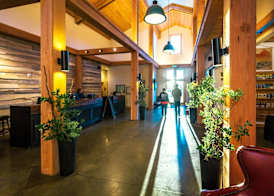Rush Creek Lodge at Yosemite 4