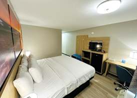 Days Inn by Wyndham Holland 3