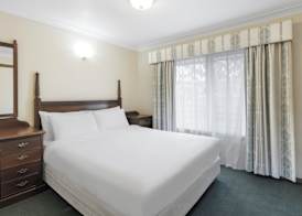 Elizabethan Lodge 4