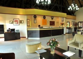 Cresta Riley's Hotel 2
