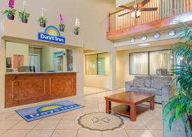 Days Inn by Wyndham Downtown St. Louis 2
