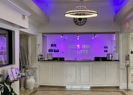 Days Inn & Suites by Wyndham Lakeland 4