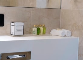 Nash Suites Airport Hotel 5