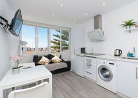 Cool and White Apartment Torrecilla Playa 5