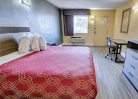 Econo Lodge at Military Circle 5