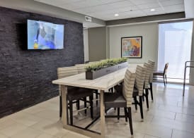 Best Western Plus Commerce Hotel 4