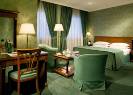 Ramada by Wyndham Naples 3