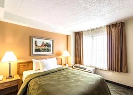 Norwood Inn & Suites Milwaukee 5