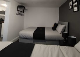 Black Ocean Holiday Apartments 5