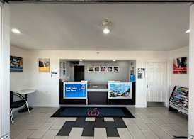 Motel 6 Visalia, CA 4