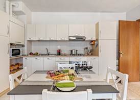 Petalo Bianco 100m from lake - Happy Rentals 4