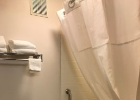 Days Inn & Suites by Wyndham Gresham 4