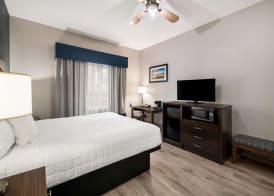 Best Western Plus Lake Dallas Inn & Suites 4