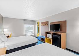 Days Inn & Suites by Wyndham Cedar Rapids 4