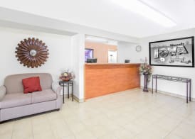 Super 8 by Wyndham Waverly 2