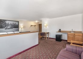 Super 8 by Wyndham Fountain 4