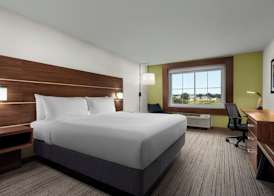 Holiday Inn Express & Suites MARINA - STATE BEACH AREA by IHG 4