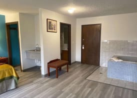Americas Best Value Inn West Frankfort 4