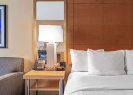 La Quinta by Wyndham Naples Downtown 4
