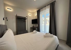 Dolmen Guest House 3