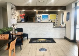 Days Inn by Wyndham Asheville Downtown North 2