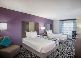 La Quinta Inn & Suits by Wyndham Pontoon Beach IL 4
