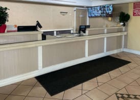 Econo Lodge Kalamazoo near Wings Stadium 2