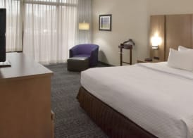 Crowne Plaza CLEVELAND AIRPORT by IHG 4