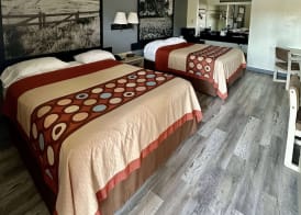 Super 8 by Wyndham Athens TX 4