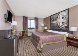 Super 8 by Wyndham Columbus Airport 4